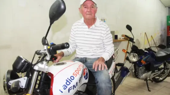 Murió “Pico” Bonomo, el primero en introducir la radiomoto a las transmisiones del ciclismo