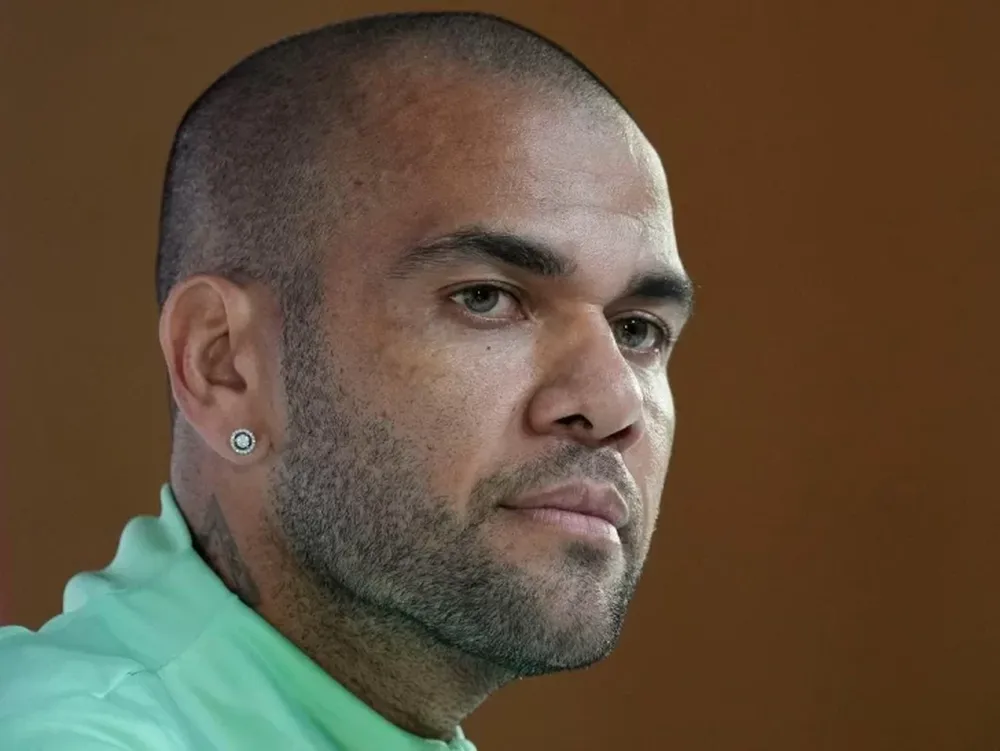 El brasileño Dani Alves irá a juicio por agresión sexual