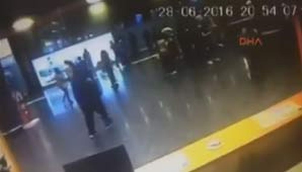 Video: el momento exacto de la explosión en Estambul