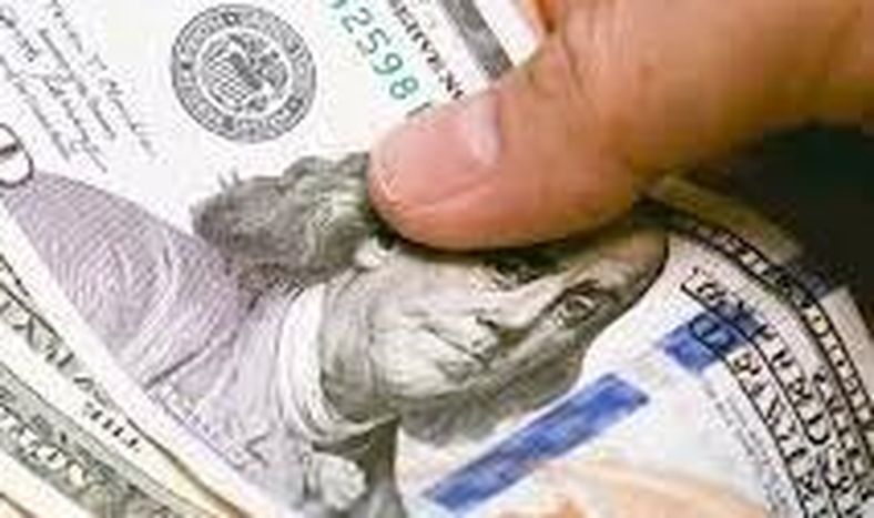 Un estudio reveló los cuatro escenarios que prevé el mercado para el dólar según quién gane las elecciones