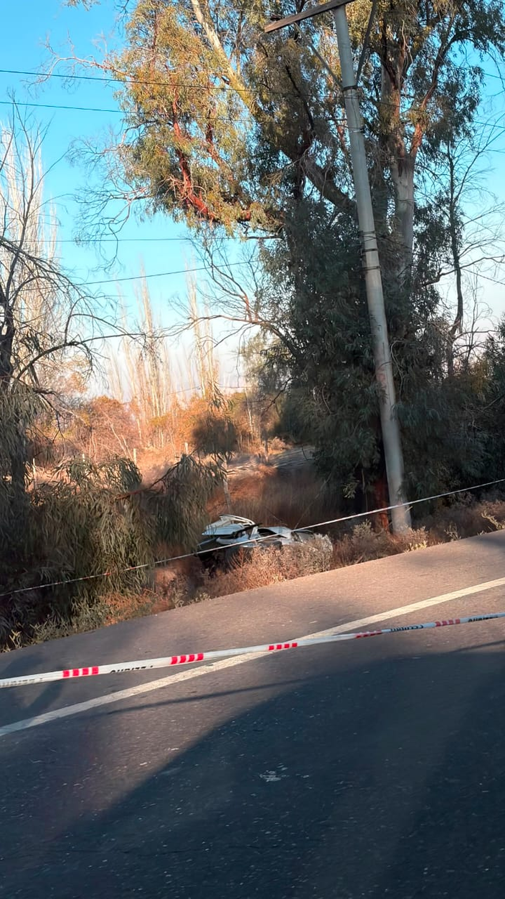 El vehículo quedó al costado de la ruta.