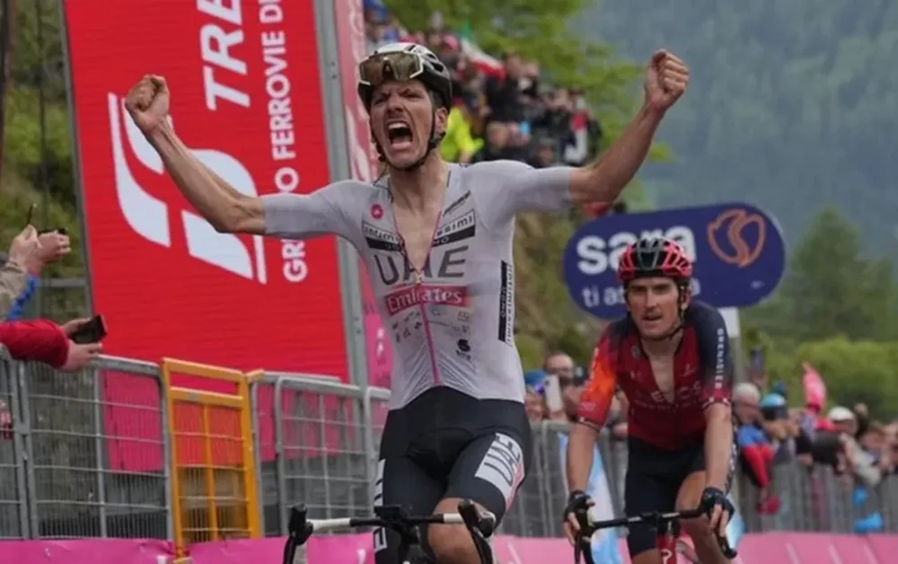 Thomas recuperó la maglia rosa