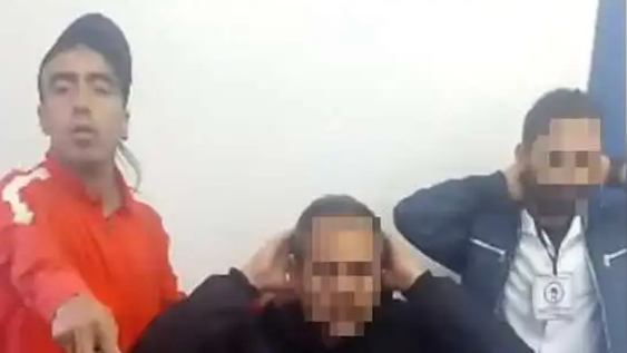 Un docente y un agente penitenciario, tomados de rehenes por un grupo de presos