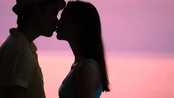 Los múltiples beneficios de besar