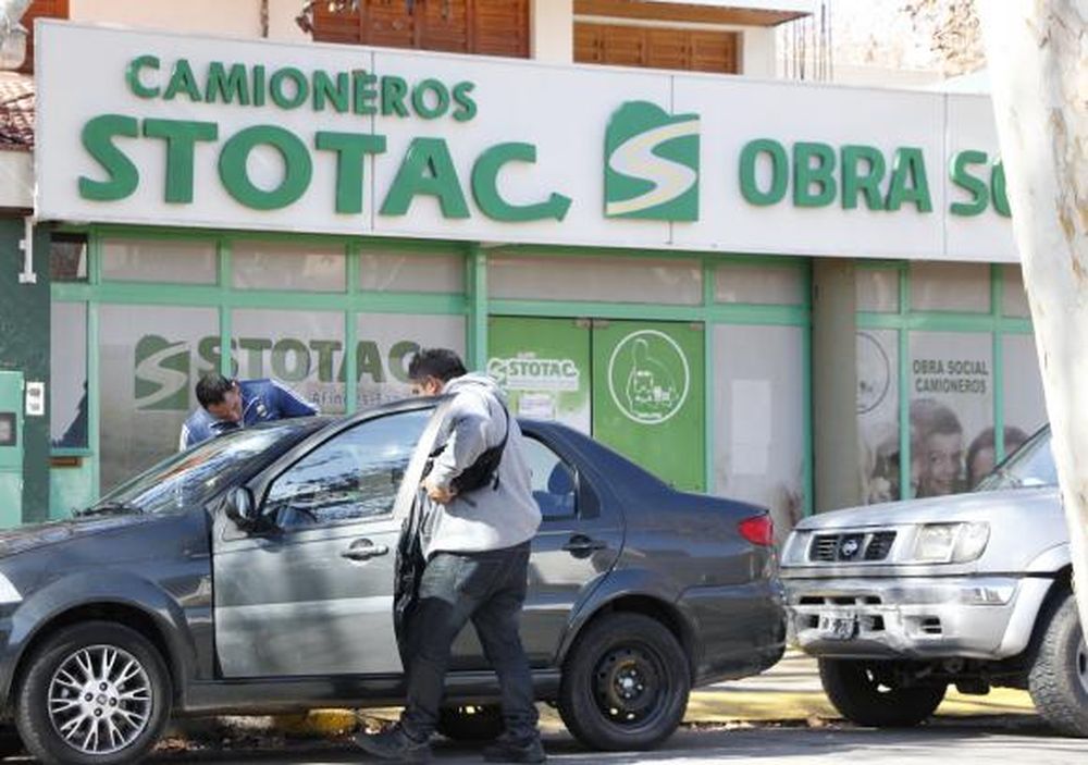 ¿Le falsificaron la firma al fallecido diputado Castro?