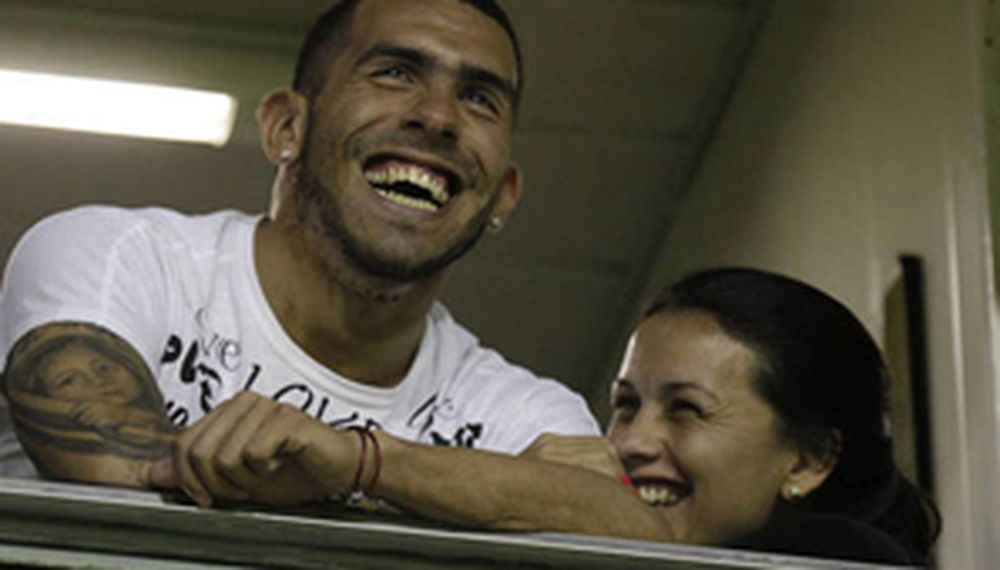 Así le propuso casamiento Carlos Tevez a su mujer