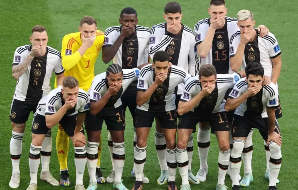 Los jugadores de Alemania se taparon la boca para protestar contra Qatar y la FIFA