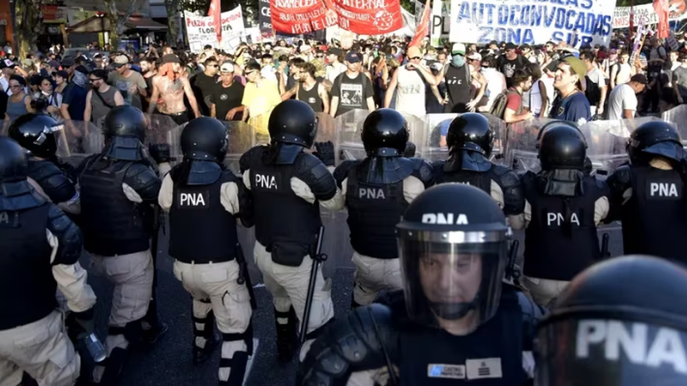 La Justicia dictó una cautelar contra el protocolo antipiquetes de Bullrich