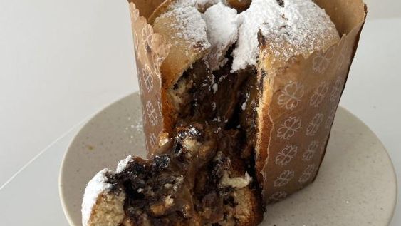 Pan dulce relleno con dulce de leche