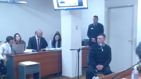 Armando Vazquez (derecha) no dudó en señalar a los policías que lo desfiguraron solo porque lo sorprendieron ebrio, estacionado a una orilla de la calle para no causar problemas.