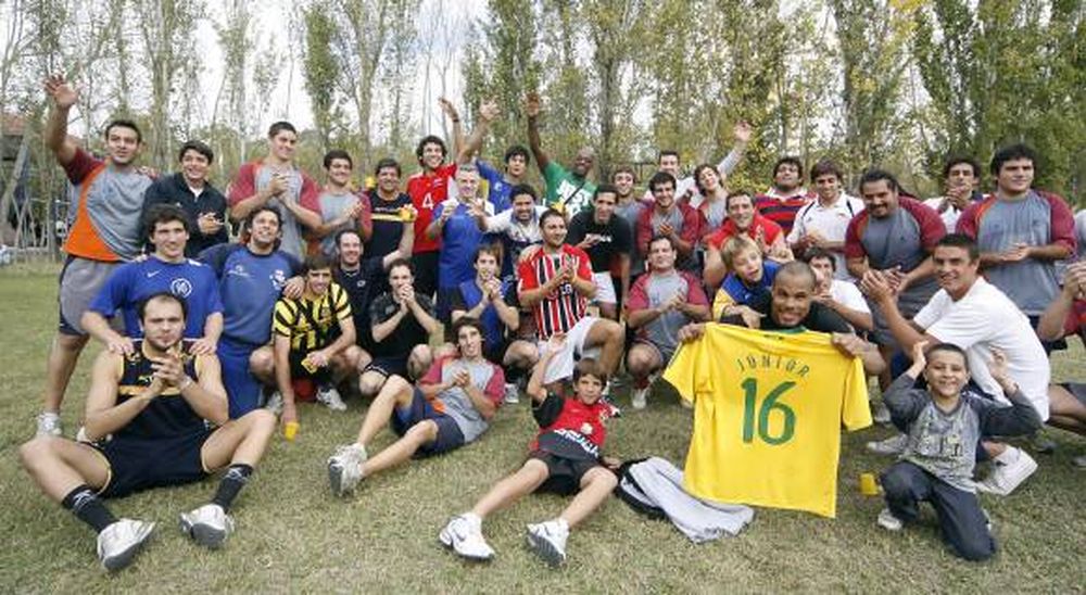 El título los unió