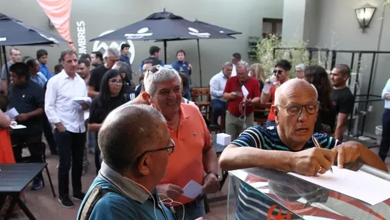 Casi 100 jurados para la votación