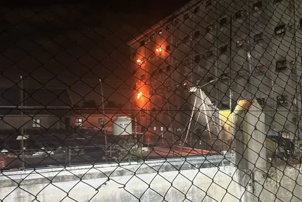 Motín en la cárcel de Devoto: los presos prendieron fuego colchones