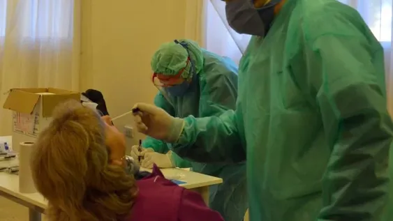 Con más de 130 hisopados comenzaron los testeos por coronavirus en geriátricos de San Juan