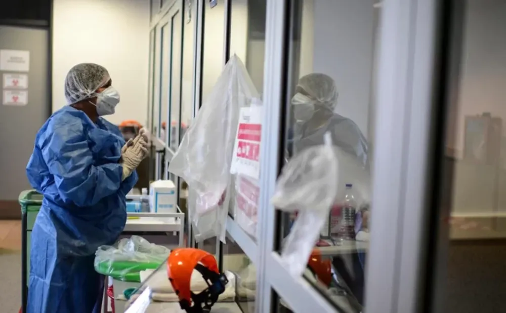 Confirmaron 3 muertes y 1.294 contagios en las últimas 24 horas en el país