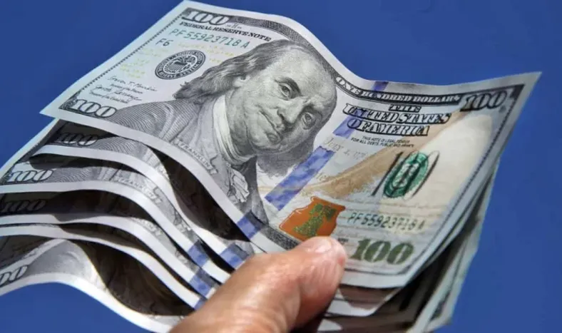 El dólar blue bajó $40 en San Juan y el mayorista subió apenas $1 este miércoles