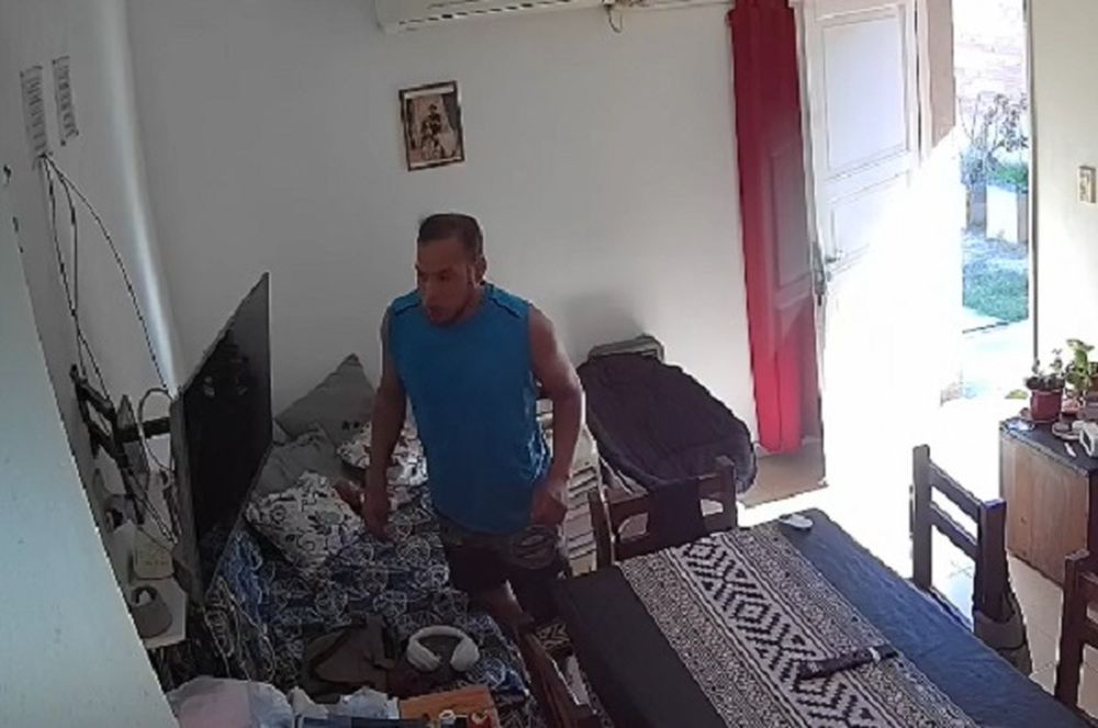Video indignante: intentó robar un televisor de una vivienda en Rawson, pero los vecinos evitaron el delito