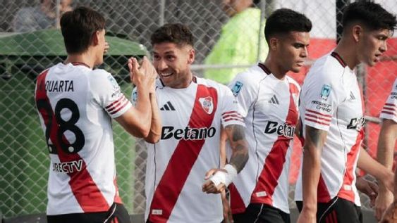Goleador. Gonzalo Montiel marcó el gol del triunfo en el debut ante Barracas.