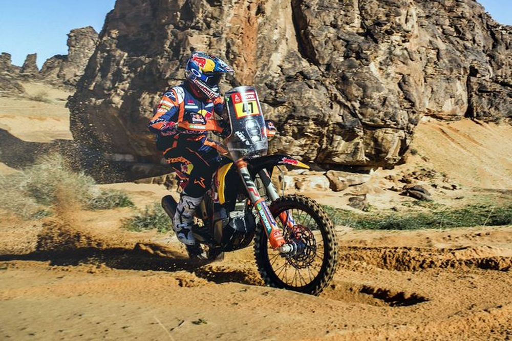 Benavides achicó su desventaja en la general de motos y Andújar repitió la victoria en quads