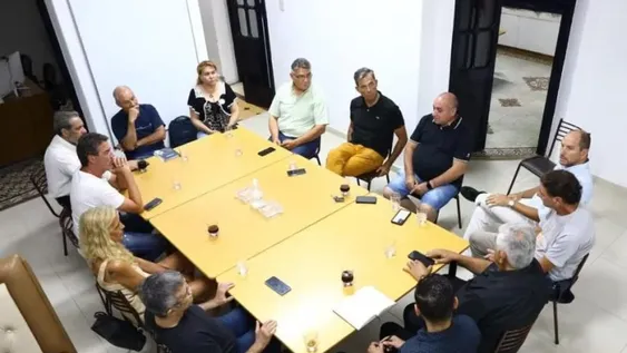 En un frente convocaron a opositores, con límites, y JxC recogió el guante