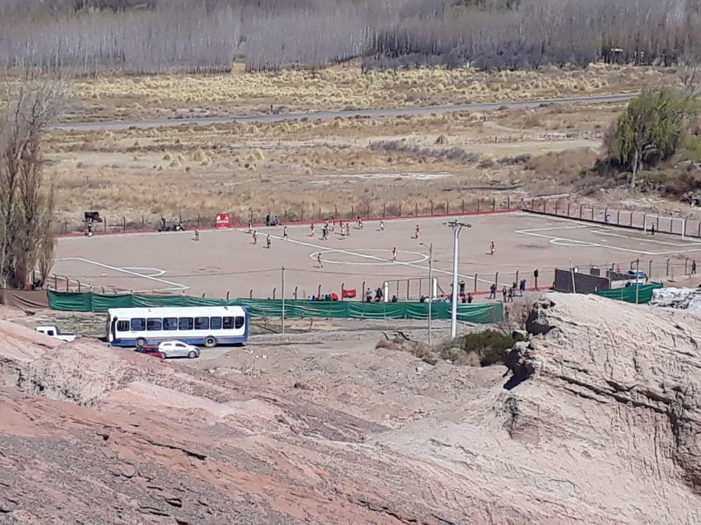 Sueño. Hace veinte años atrás, Los Coloraditos era lomas y sueños de su gente. Hoy con cancha propia apunta al crecimiento.