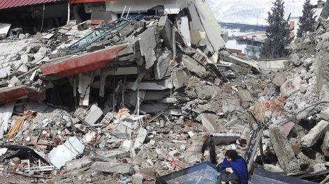 Hay más de 7.300 muertos por el sismo en Turquía y Siria
