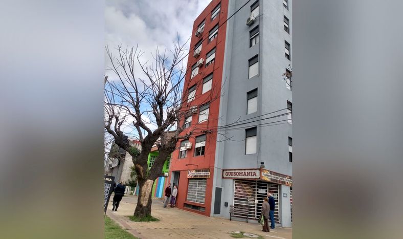 Kiev: combates en las calles, explosiones y un edificio residencial alcanzado por un misil ruso