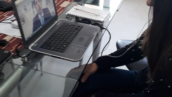 Trotta sorprendió a una docente sanjuanina para conocer cómo trabaja a distancia