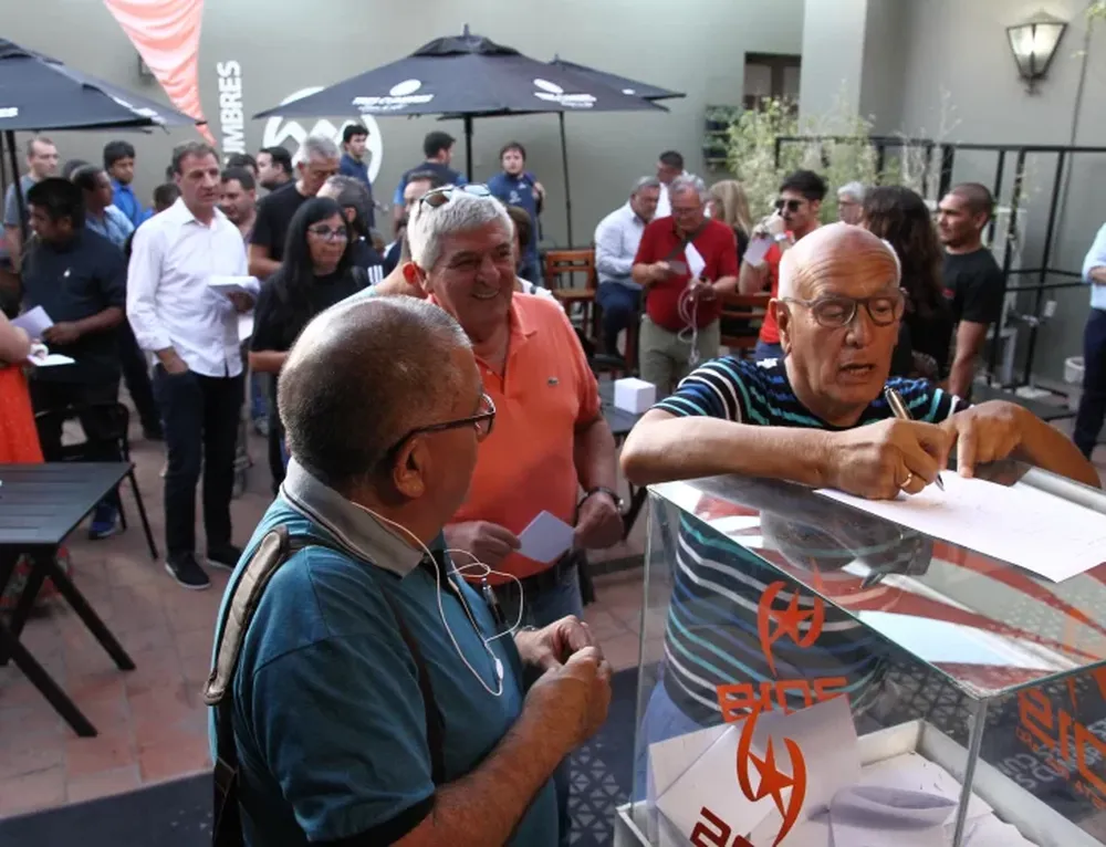 Casi 100 jurados para la votación