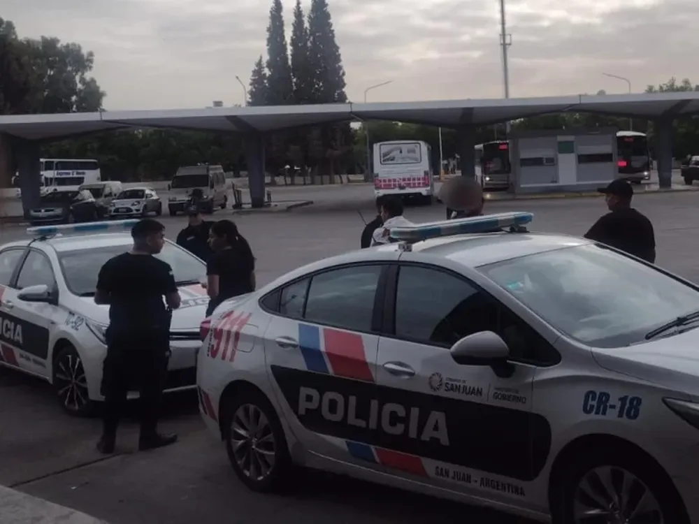 Aseguran que una adolescente fue manoseada en un micro que venía de Córdoba