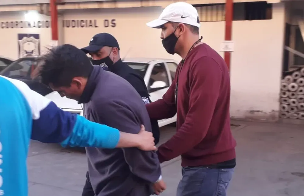 Dos mendocinos llegan a robar, caen, los castigan y se fugan, pero uno es recapturado