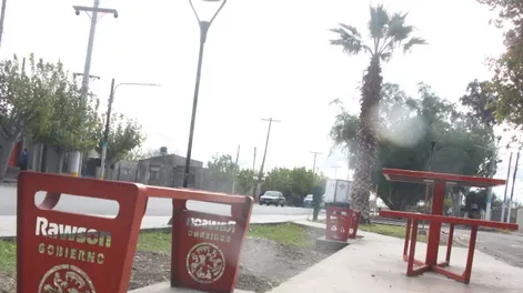 Diario de Cuyo | PASEO. El bulevar de calle Vidart, entre Boulevard Sarmiento y Colón, en Rawson, se transformó en un paseo.