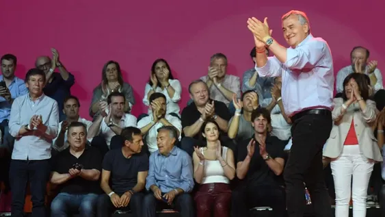 Dura embestida radical contra Macri