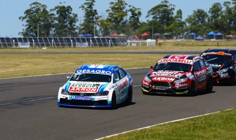 Primero. Domenech dominó Paraná con el Virtus en la apertura de la temporada del Turismo Nacional.