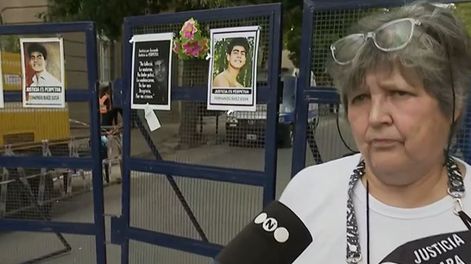 La historia de una docente de Buenos Aires que fue a Dolores a pegar carteles de Fernando