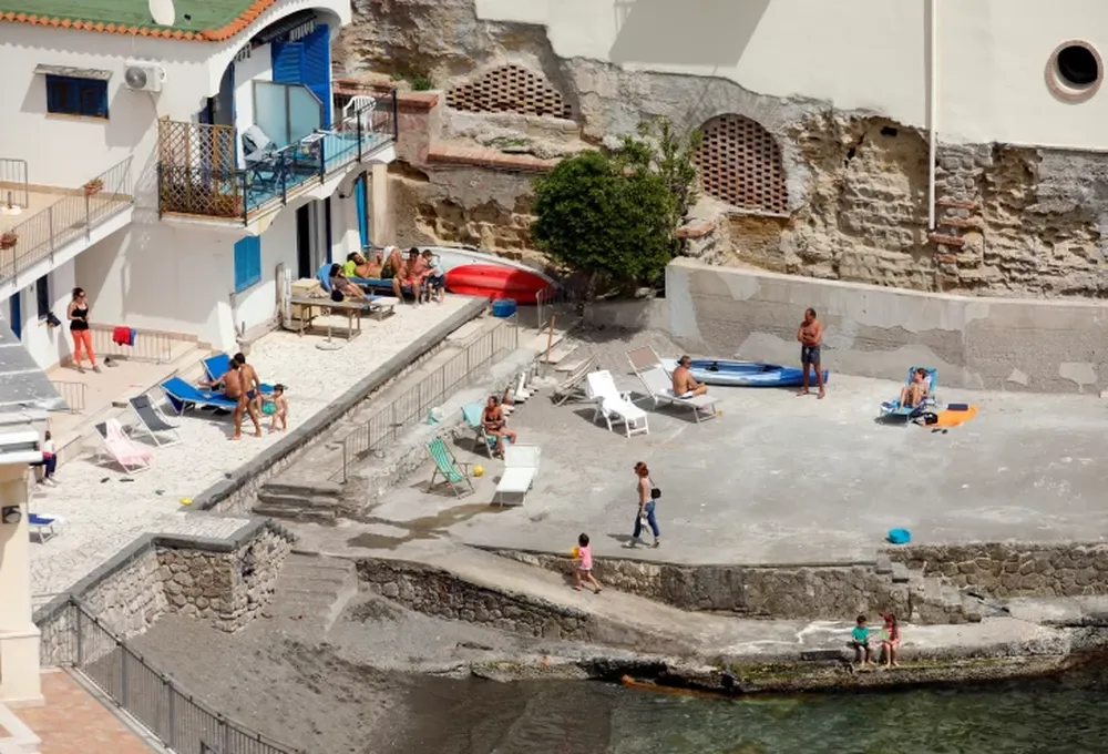 A dos meses del primer caso en Europa, se asoma el alivio