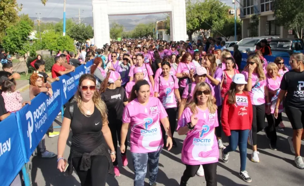 Con baile y energía positiva, más de 300 mujeres conmemoraron su día