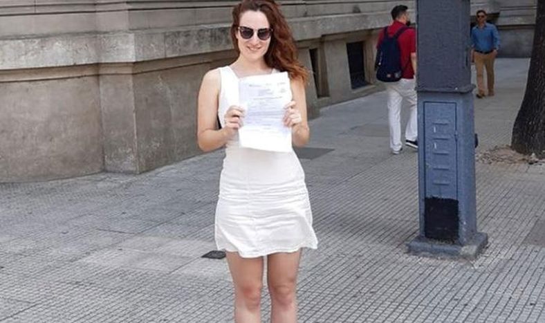 Denunció a un negocio por el acoso de sus empleados: debieron pagarle $100 mil
