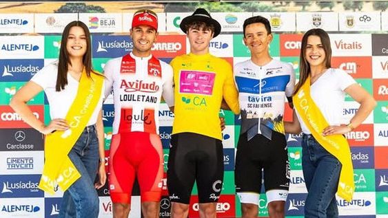Los tres mejores de la carrera portuguesa. Nicolás Tivani hizo podio en tres de las cinco etapas y siempre ocupó un rol protagónico.