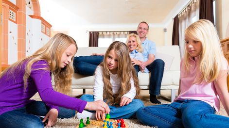 ¿por que regalar juegos de mesa? los beneficios no solo para el nino sino para familia y amigos