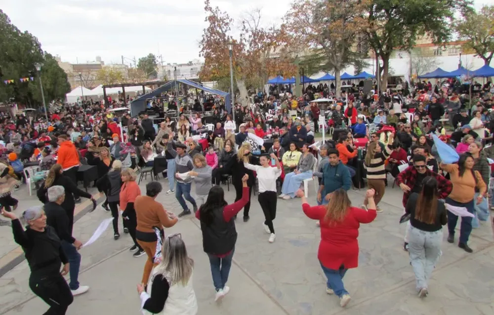 Peña con alegría popular