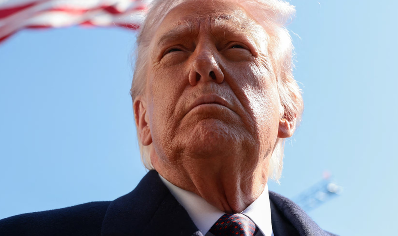 El presidente de Estados Unidos Donald Trump redobló la presión contra el gobierno islámico, en pleno recrudecimiento de la Guerra en Medio Oriente.&nbsp; &nbsp;