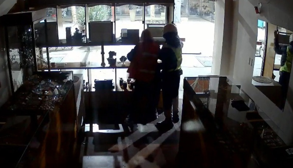 Así fue el robo exprés a una joyería en pleno centro: se embolsaron unos $30 millones en mercadería
