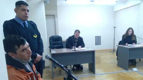 COMPLICADO. Leonardo David Cortez (izquierda) pasó de tener la posibilidad de una probation, a estar en jaque por dos causas.