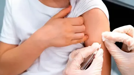 Vacunación de invierno en Argentina: quiénes deben aplicarse la dosis contra la gripe y el COVID-19
