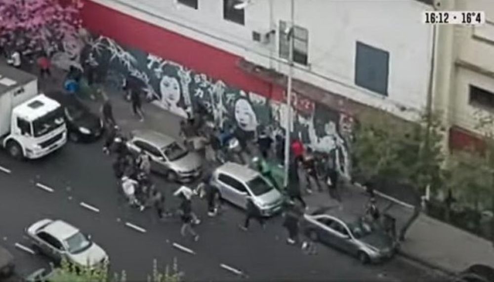 La barra de Independiente, a los tiros en las calles de Avellaneda