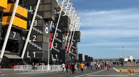 El estadio de los “contenedores” recibió su último partido y será desmontado