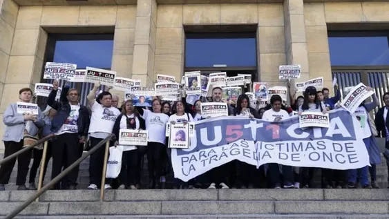 Los familiares de la tragedia de Once repudiaron la comparación de Vidal