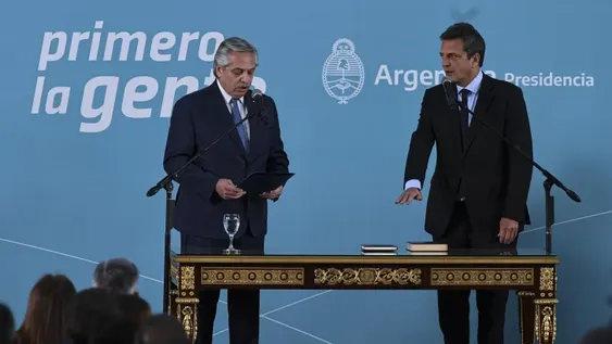 Suba de tarifas, ajuste y bono a jubilados, en el plan Massa