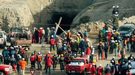 Chile: familiares de los mineros piden participar en la búsqueda